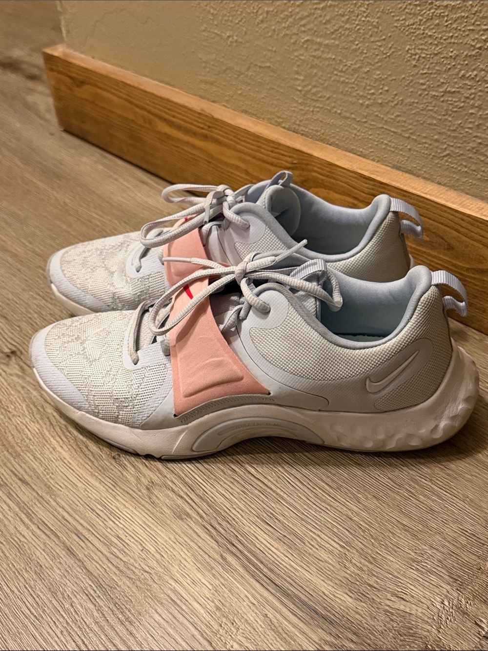 Nike Women’s Light Gray Sneakers with Pale Pink Strap